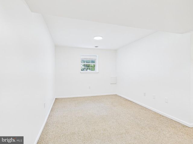 200 CANARY CIR, York, PA 17404
