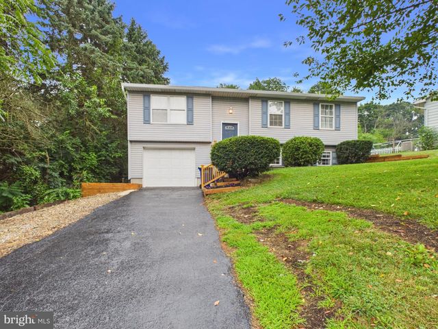 200 CANARY CIR, York, PA 17404