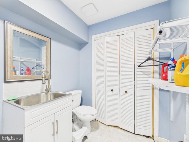 200 CANARY CIR, York, PA 17404