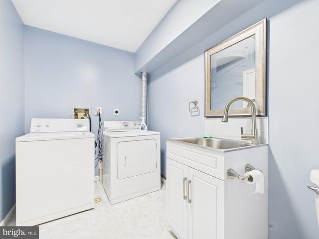 200 CANARY CIR, York, PA 17404