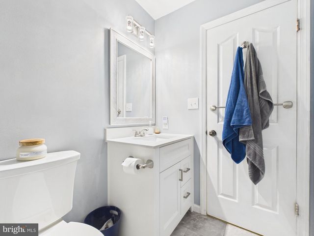 200 CANARY CIR, York, PA 17404