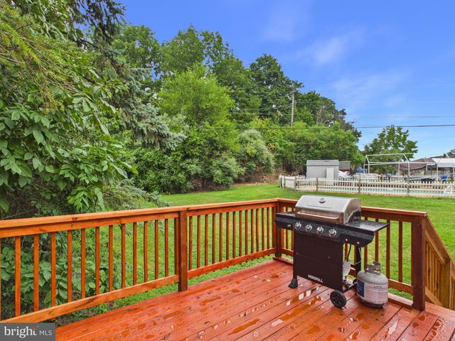 200 CANARY CIR, York, PA 17404