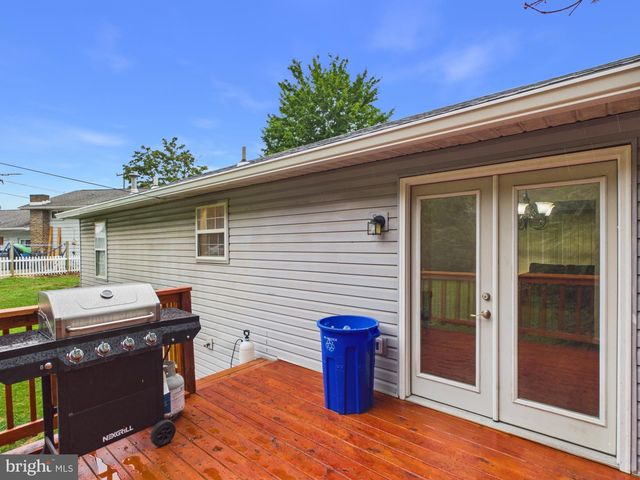 200 CANARY CIR, York, PA 17404