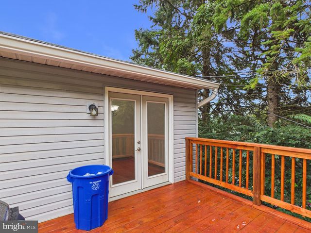 200 CANARY CIR, York, PA 17404