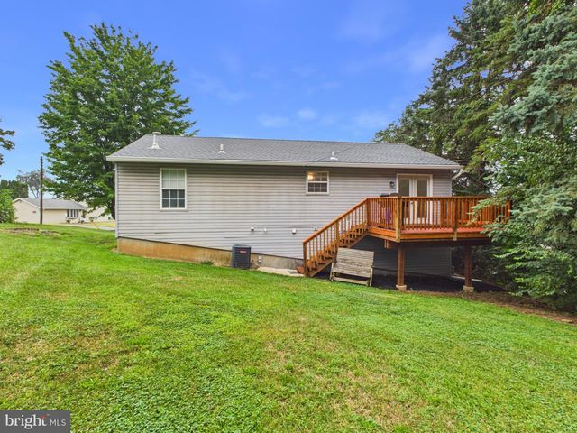 200 CANARY CIR, York, PA 17404