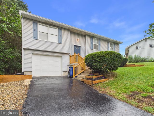 200 CANARY CIR, York, PA 17404