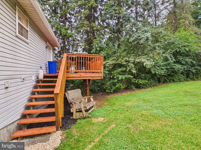 200 CANARY CIR, York, PA 17404