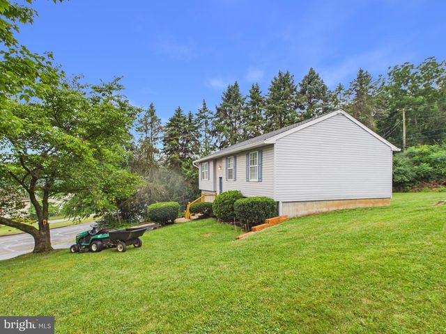 200 CANARY CIR, York, PA 17404