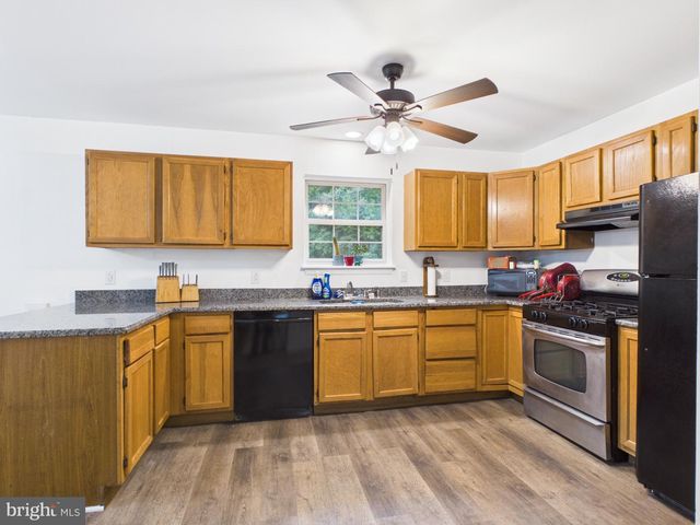 200 CANARY CIR, York, PA 17404