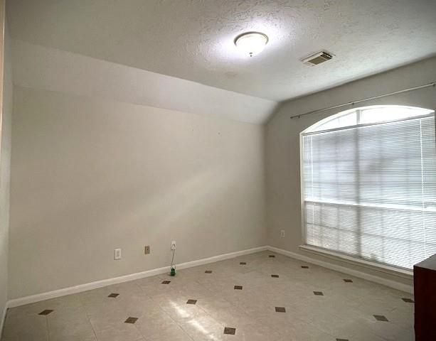 1815 Rustic Oak Lane, Pasadena, TX 77586