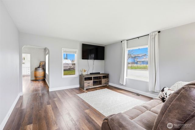 238 N Washington Avenue, Arlington, WA 98223