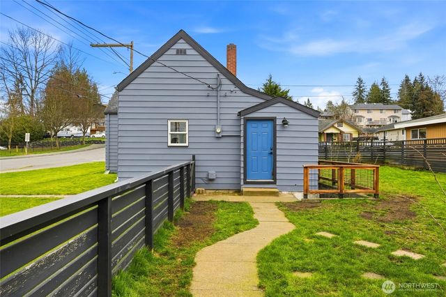 238 N Washington Avenue, Arlington, WA 98223