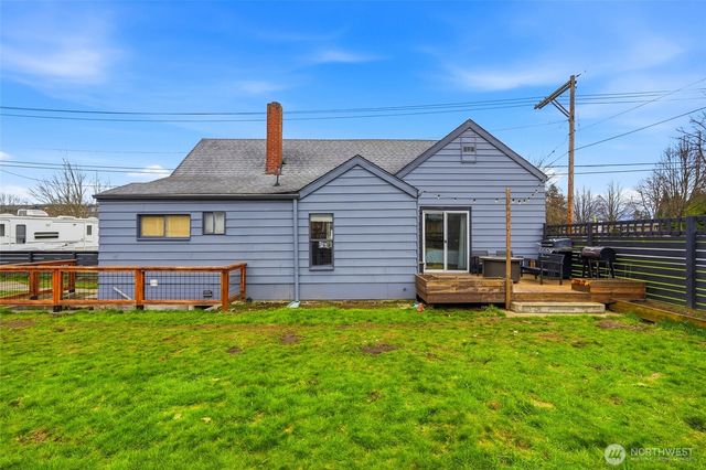 238 N Washington Avenue, Arlington, WA 98223