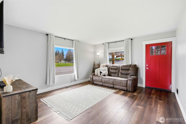 238 N Washington Avenue, Arlington, WA 98223