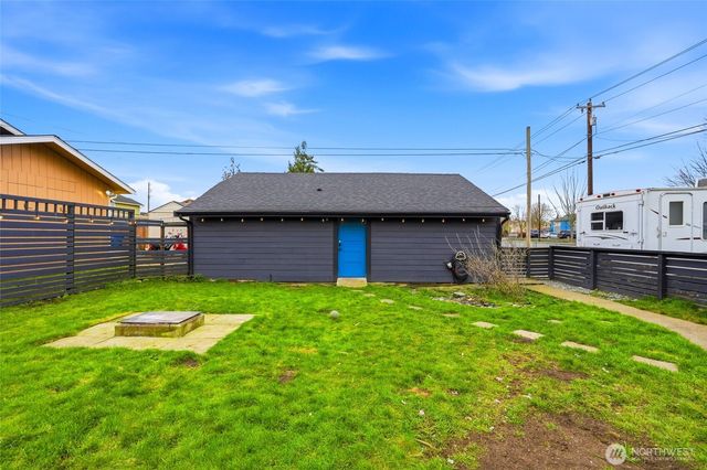 238 N Washington Avenue, Arlington, WA 98223