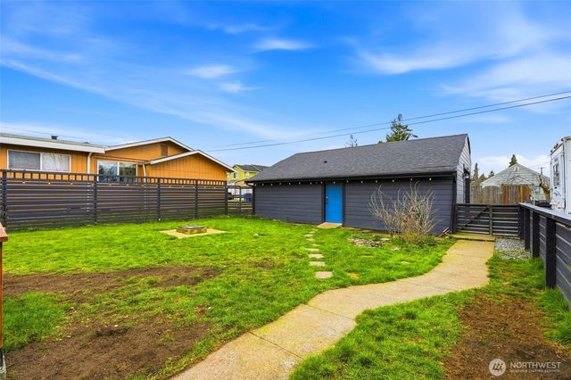 238 N Washington Avenue, Arlington, WA 98223