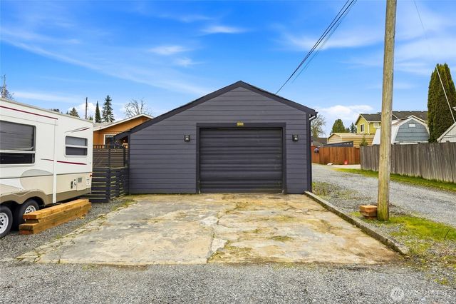 238 N Washington Avenue, Arlington, WA 98223