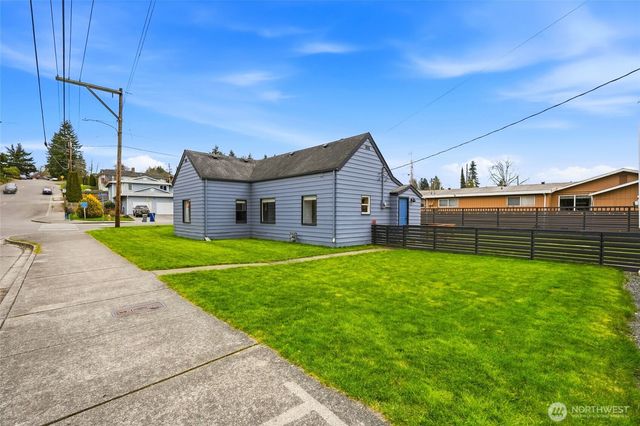 238 N Washington Avenue, Arlington, WA 98223