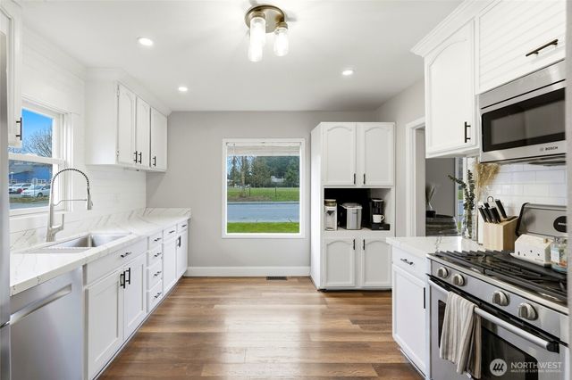 238 N Washington Avenue, Arlington, WA 98223