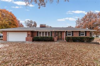 2512 S Ellison Way, Independence, MO 64055