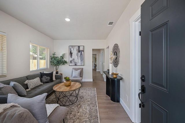 3824 13th Ave, Sacramento, CA 95820