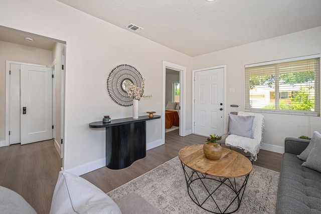 3824 13th Ave, Sacramento, CA 95820