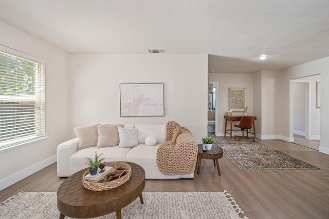 3824 13th Ave, Sacramento, CA 95820