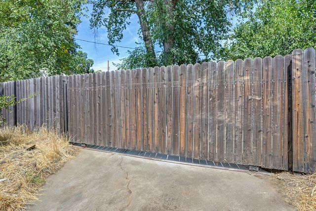 3824 13th Ave, Sacramento, CA 95820