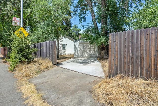 3824 13th Ave, Sacramento, CA 95820