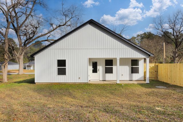 8090 Third Street, Laurel Hill, FL 32567