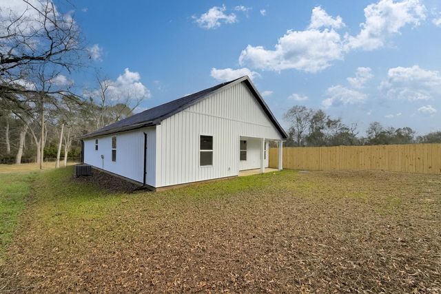 8090 Third Street, Laurel Hill, FL 32567