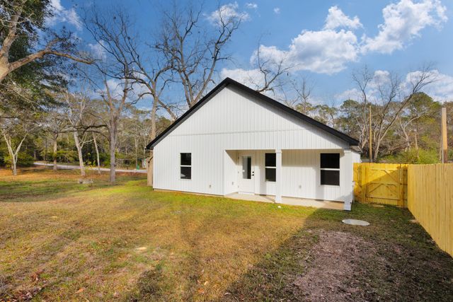 8090 Third Street, Laurel Hill, FL 32567