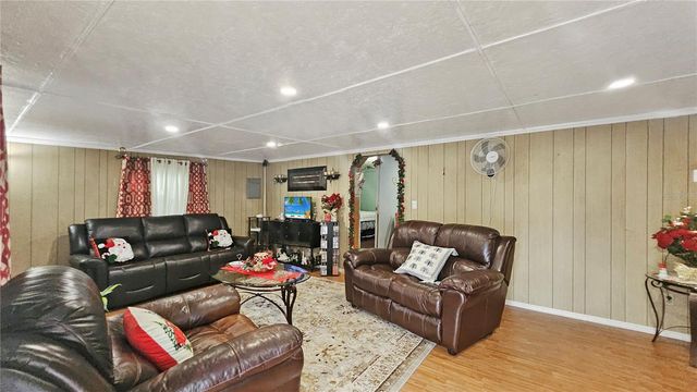 11455 SE HIGHWAY 464C, Ocklawaha, FL 32179