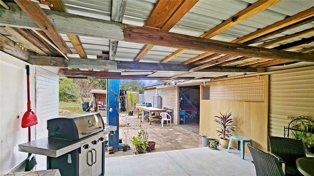 11455 SE HIGHWAY 464C, Ocklawaha, FL 32179