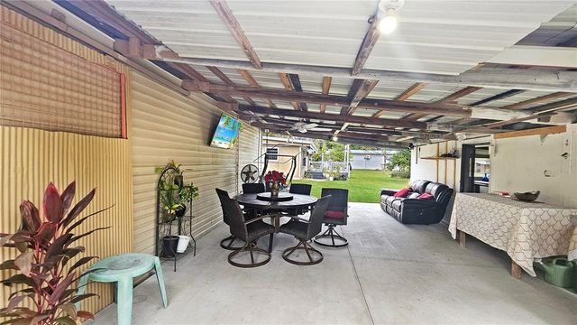 11455 SE HIGHWAY 464C, Ocklawaha, FL 32179