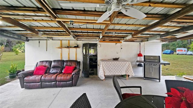 11455 SE HIGHWAY 464C, Ocklawaha, FL 32179