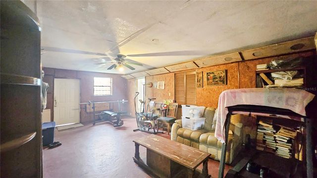 11455 SE HIGHWAY 464C, Ocklawaha, FL 32179