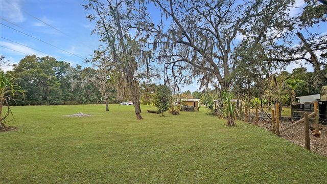 11455 SE HIGHWAY 464C, Ocklawaha, FL 32179