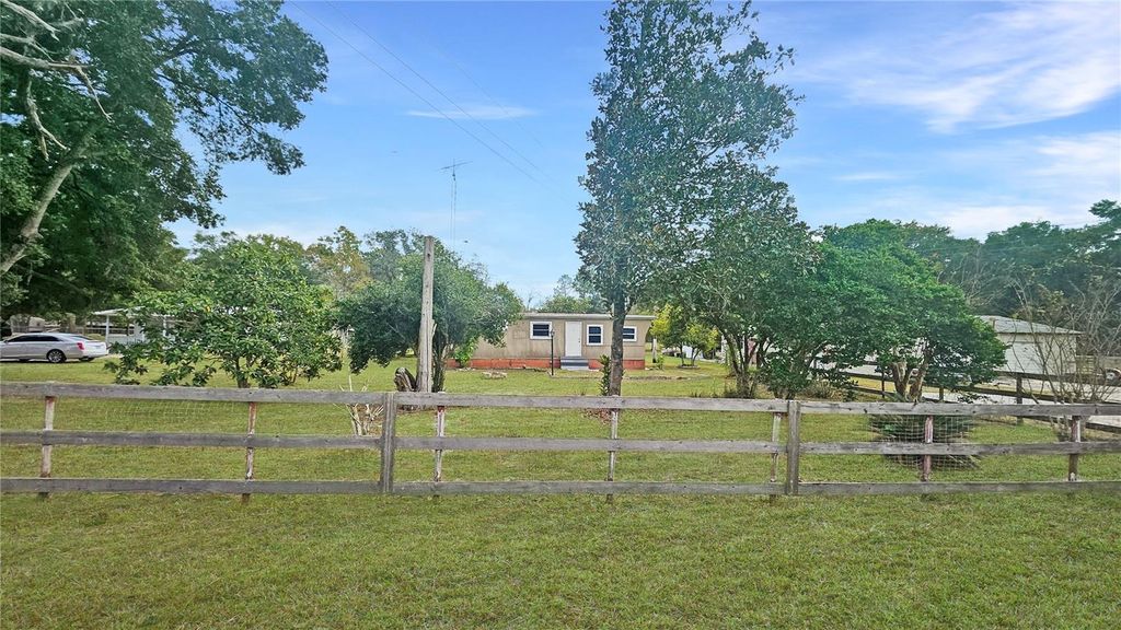 11455 SE HIGHWAY 464C, Ocklawaha, FL 32179