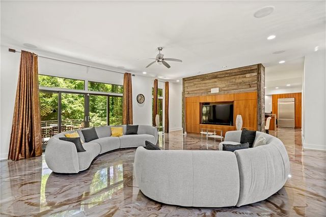 643 Larchmont Circle NW, Atlanta, GA 30318