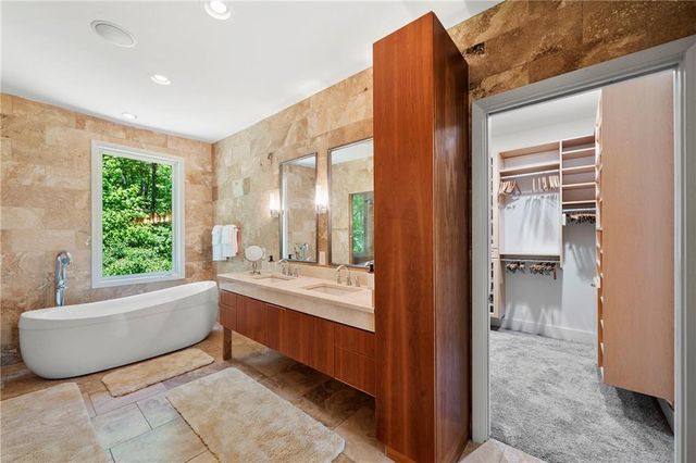 643 Larchmont Circle NW, Atlanta, GA 30318