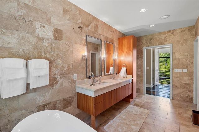 643 Larchmont Circle NW, Atlanta, GA 30318