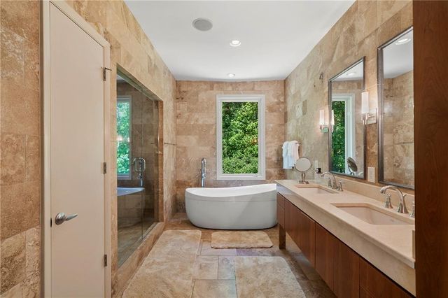 643 Larchmont Circle NW, Atlanta, GA 30318