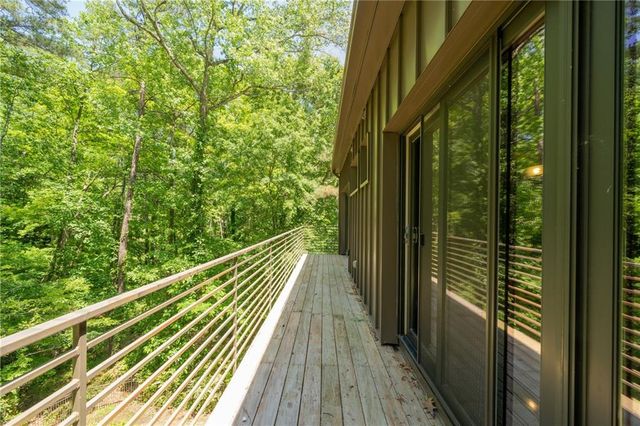 643 Larchmont Circle NW, Atlanta, GA 30318