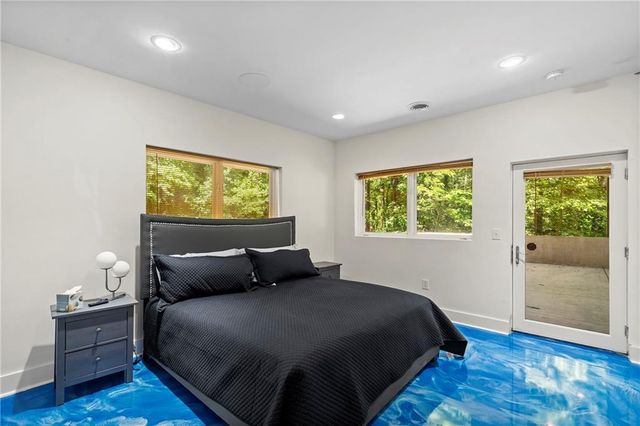643 Larchmont Circle NW, Atlanta, GA 30318