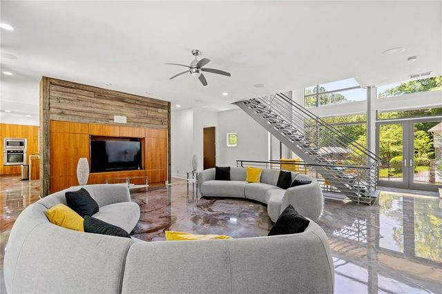 643 Larchmont Circle NW, Atlanta, GA 30318