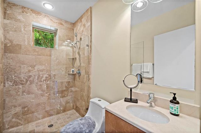 643 Larchmont Circle NW, Atlanta, GA 30318