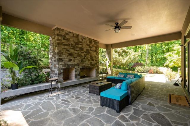 643 Larchmont Circle NW, Atlanta, GA 30318