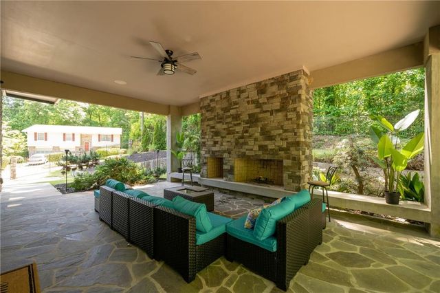 643 Larchmont Circle NW, Atlanta, GA 30318