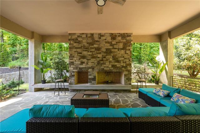 643 Larchmont Circle NW, Atlanta, GA 30318